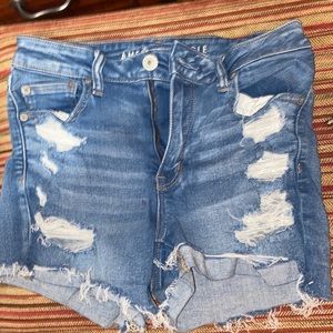 I’m selling these American Eagle jean shorts that I bought and no longer need.